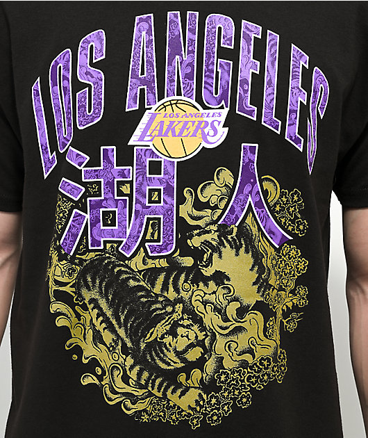25876-mitchell-ness-x-nba-lakers-chinese-new-year-black-t-shirt-2.jpg Mitchell & Ness x NBA Lakers Chinese New Year Black T-Shirt