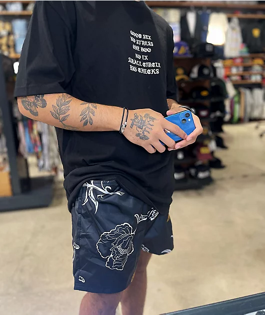 5061-nike-sb-novelty-black-elastic-waist-board-shorts-4.webp Nike SB Novelty Black Elastic Waist Board Shorts